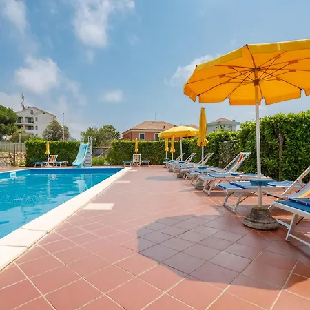 Mizar Aparthotel 3*